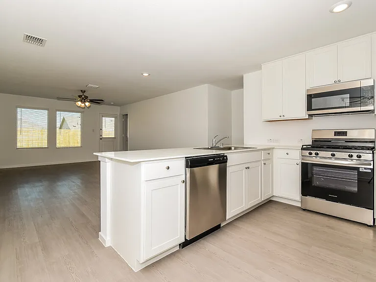 1718 Crossbill St — Photo 9