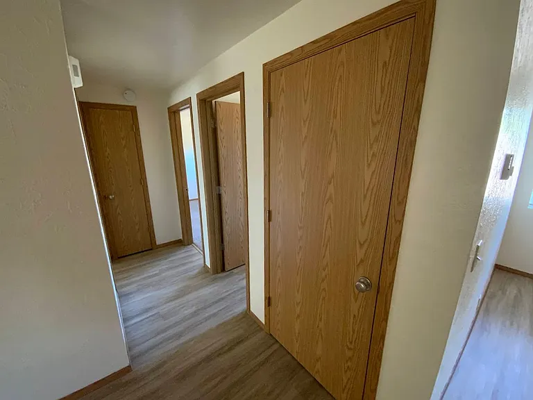 2 bedroom in River Road Area — Photo 10