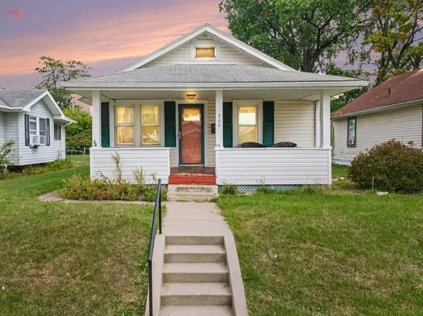 202 Strathmoor Ave, Mishawaka, IN 46544
