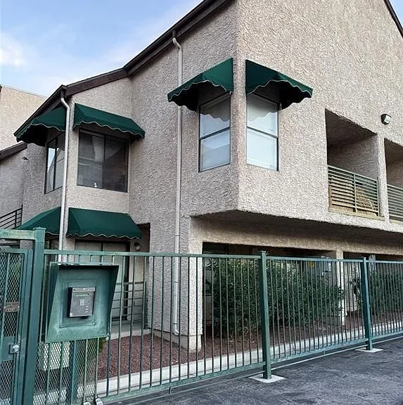 460 Elm Dr #204 — Photo 27