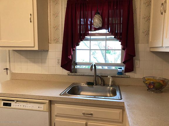 4th image of 902B Dumbarton Dr