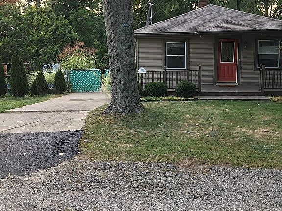 2nd image of 1835 La Salle Blvd
