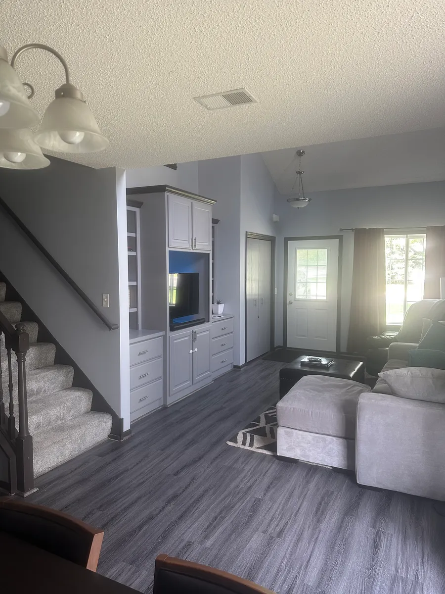Primary Photo - 17032 Eagleview Ln