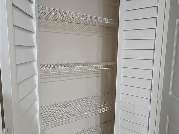 5th image of 2421 N 40th Ave APT 106