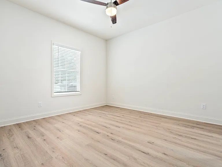 762 N Donahue Dr #3 — Photo 9