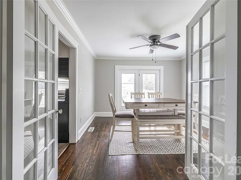123 E 2nd St — Photo 17