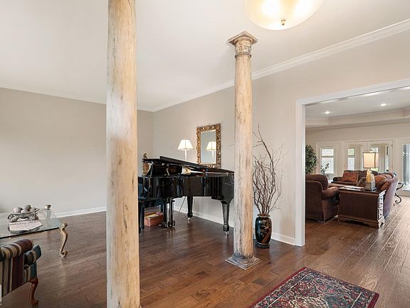 3rd image of 206 Windover Rd
