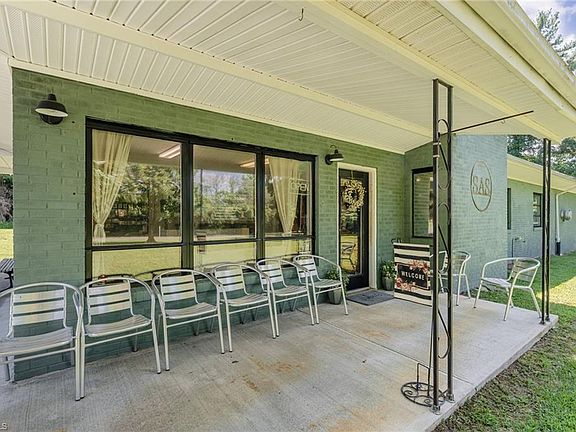 2nd image of 1590 Farmington Rd