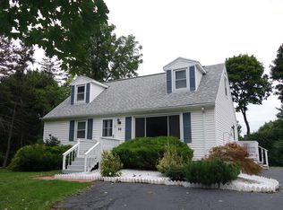 69 Camelot Dr, Rochester, NY 14623