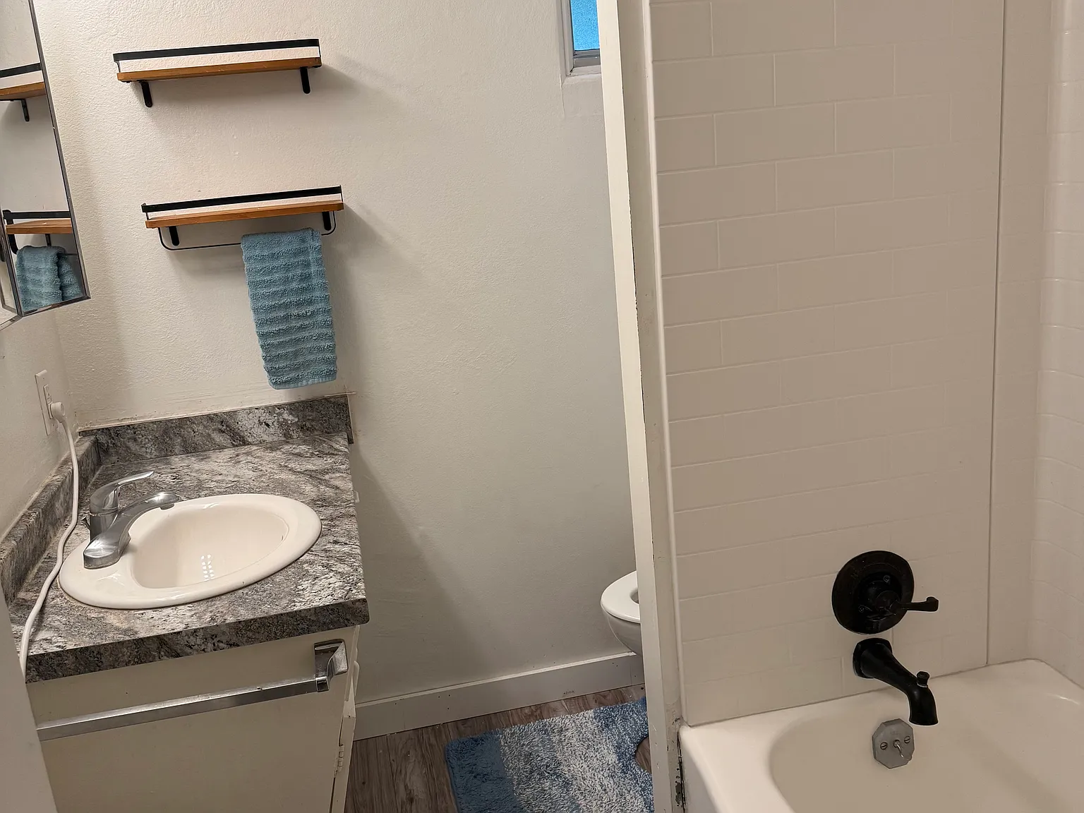 2 bed, 2100 sqft, $975 — Photo 4