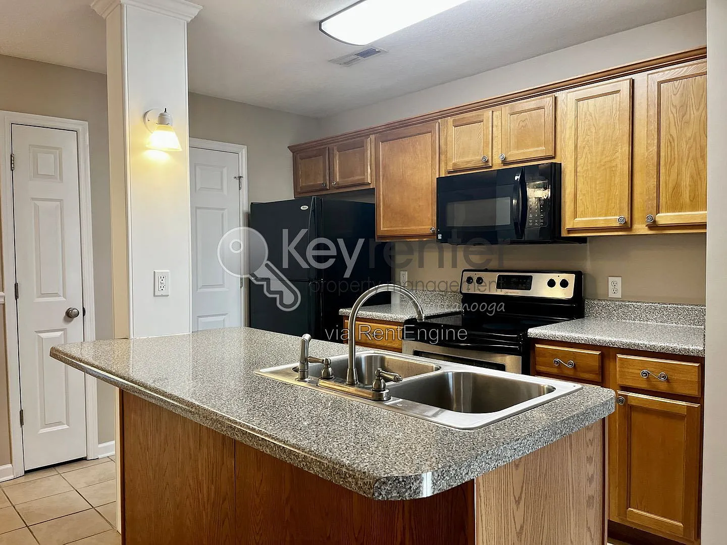 3 bed, 1.5 bath, 1186 sqft, $1,695 — Photo 4
