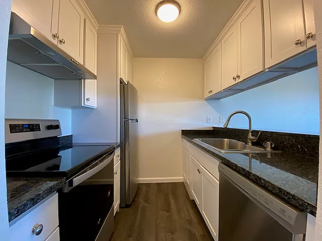 Lake View Terrace — Photo 16