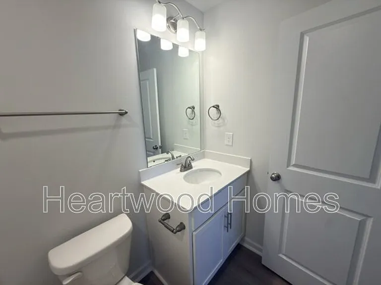 121 Bartlett Dr — Photo 38