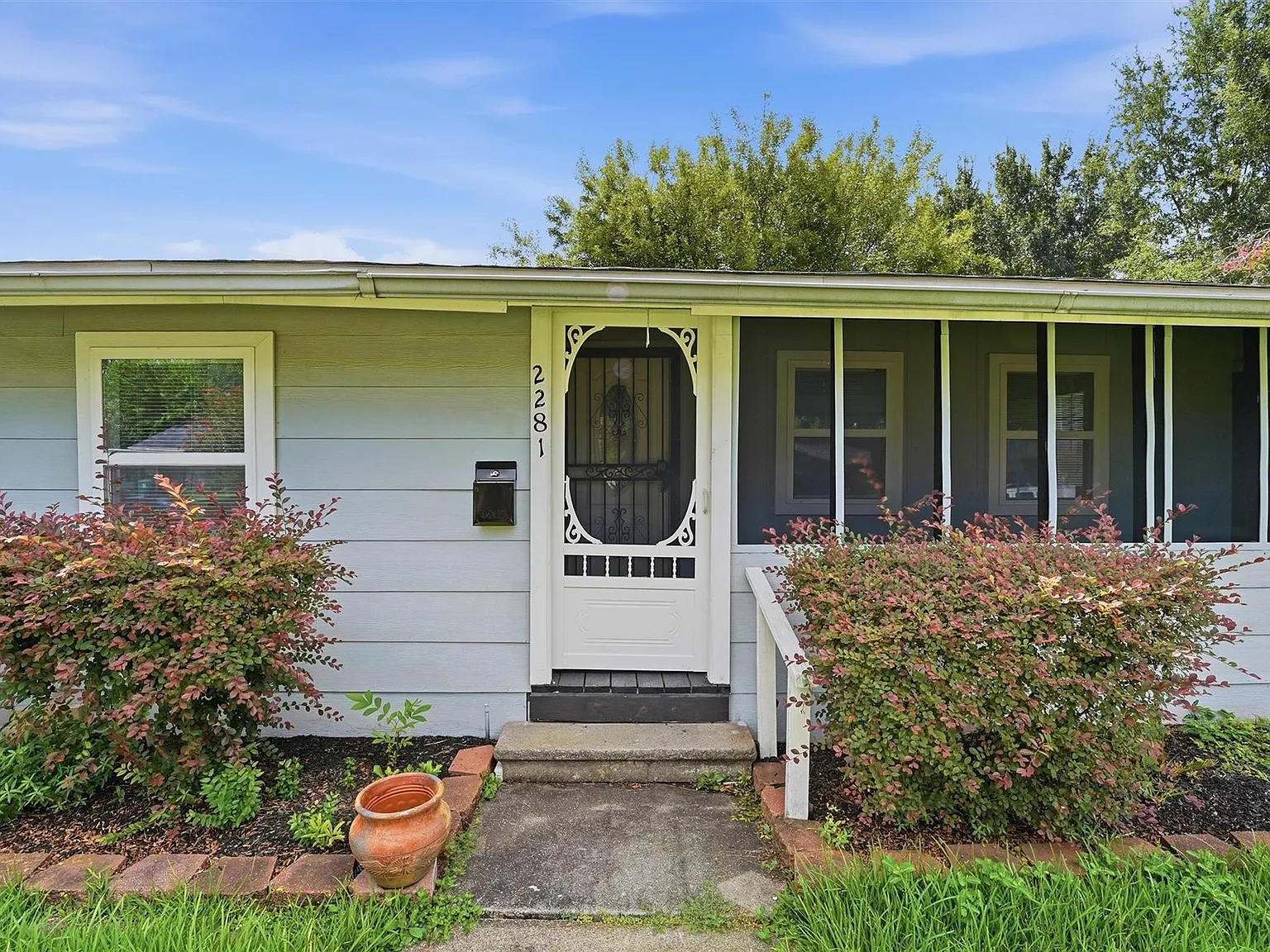 4 bed, 2.0 bath, 1264 sqft, $1,900 — Photo 3