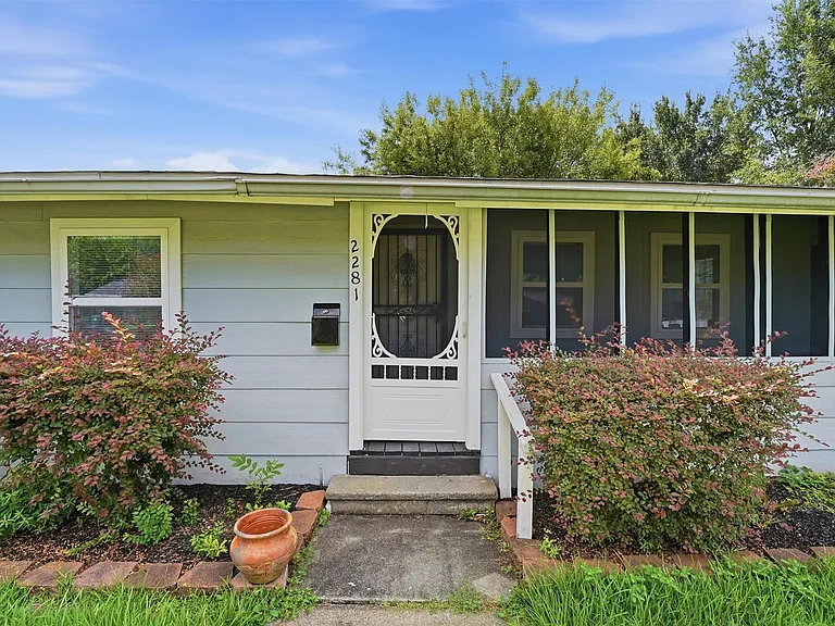 2281 Des Jardines St — Photo 3