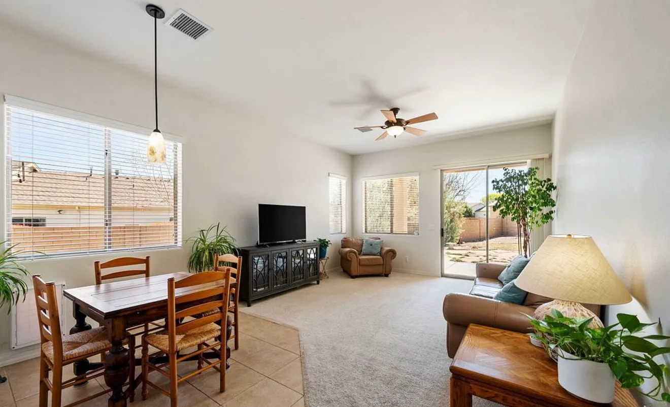 3 bed, 1223 sqft, $2,400 — Photo 2