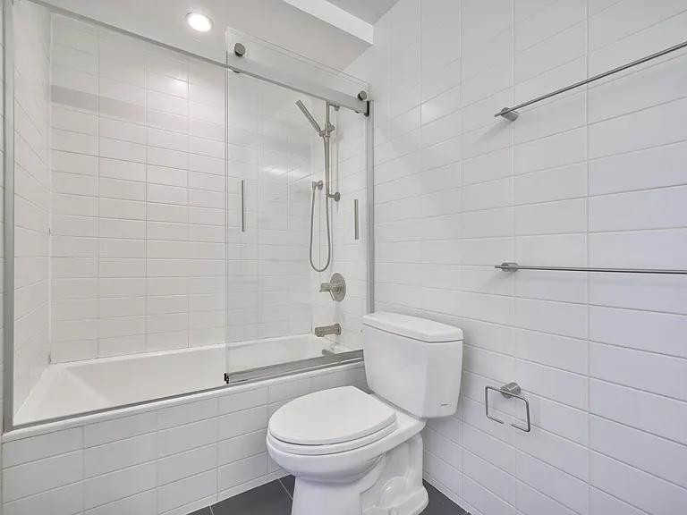 200 E 11th St #Penthouse 1 — Photo 15