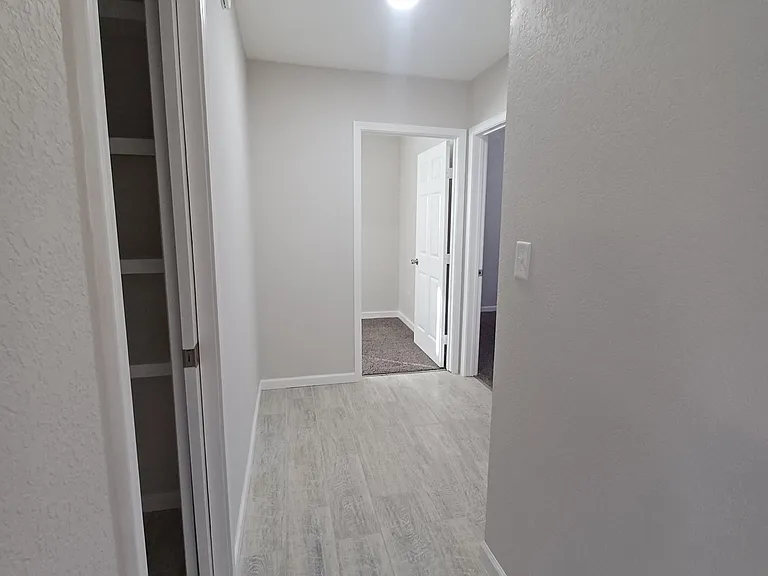 608 Graham Ave — Photo 9