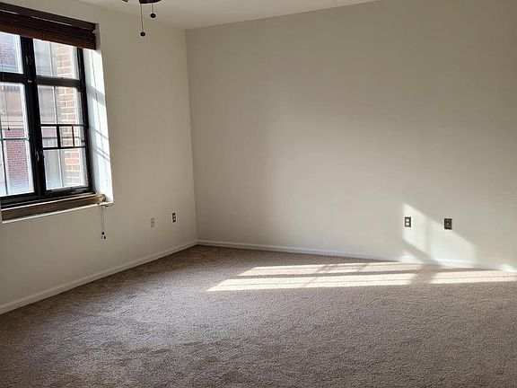 5th image of 1601 Spring Garden St APT 402