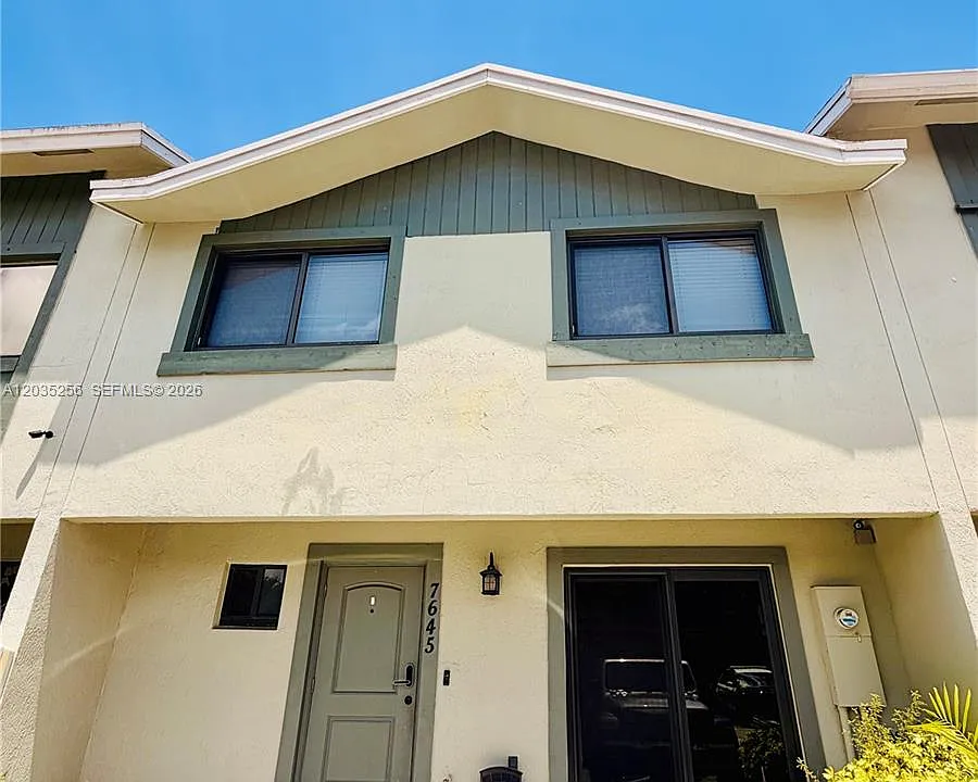 7645 NW 38th Ct