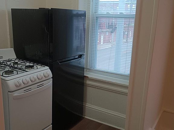3rd image of 606 E Market St Floor 2