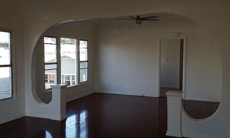 Dining are with ceiling fan