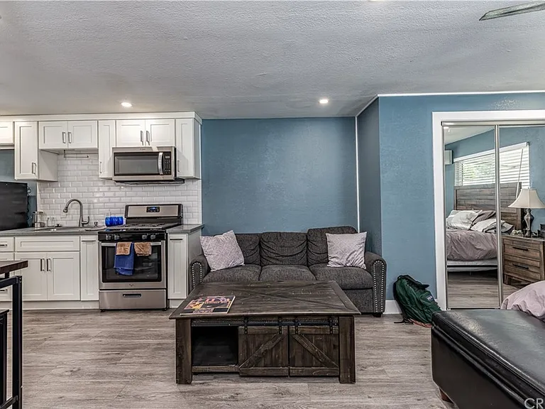 2148 S Sycamore St #B2 — Photo 6