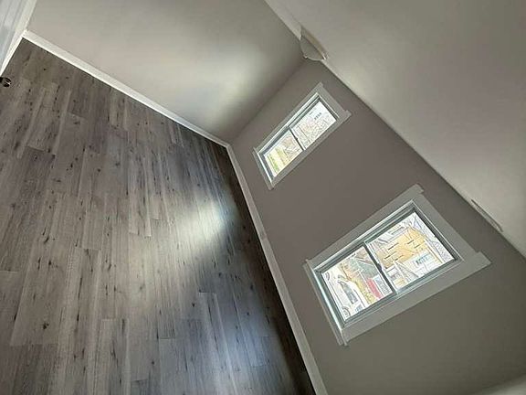 3rd image of 182 Hewitt St
