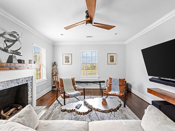 2nd image of 2520 Wentworth St #2