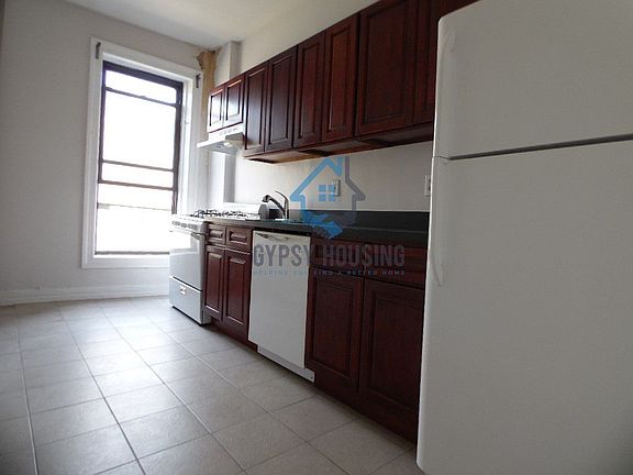 2nd image of 1039 Bedford Ave APT 3