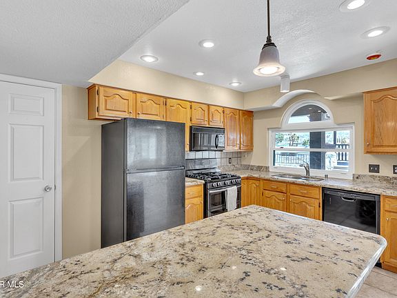 4th image of 652 Bluff Canyon Cir