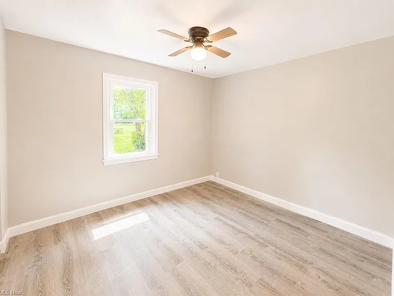 1185 Townsend Ave — Photo 11