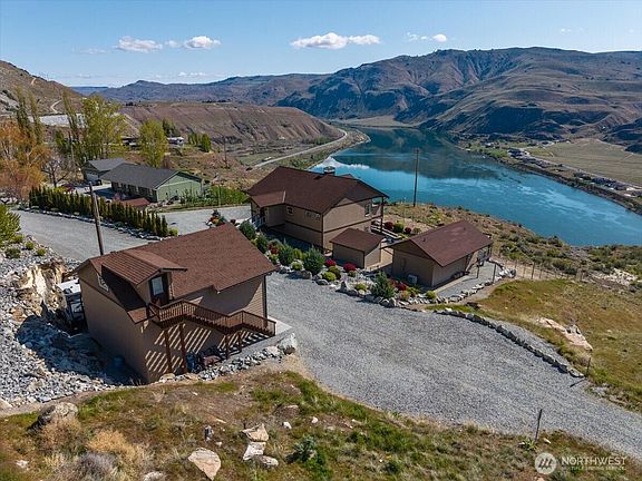 2nd image of 525 Columbia View Road