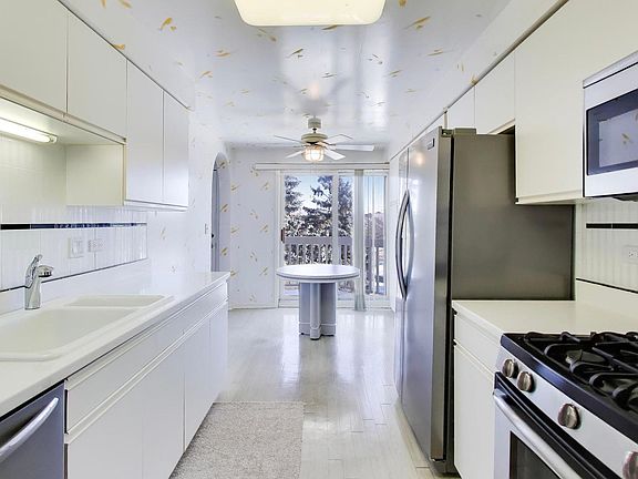 5th image of 170 Manchester Dr APT 306