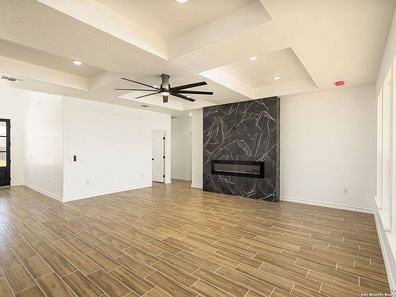 4th image of 141 Flor del Sol St