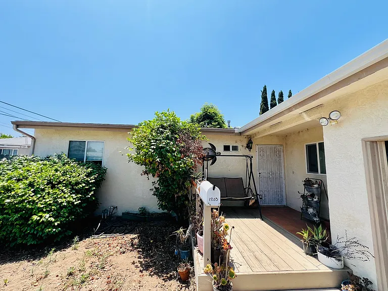 1203 Marline Ave — Photo 1