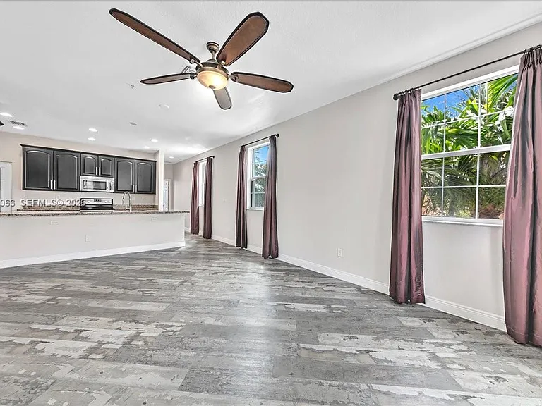 995 SW 147th Ave #2514 — Photo 9