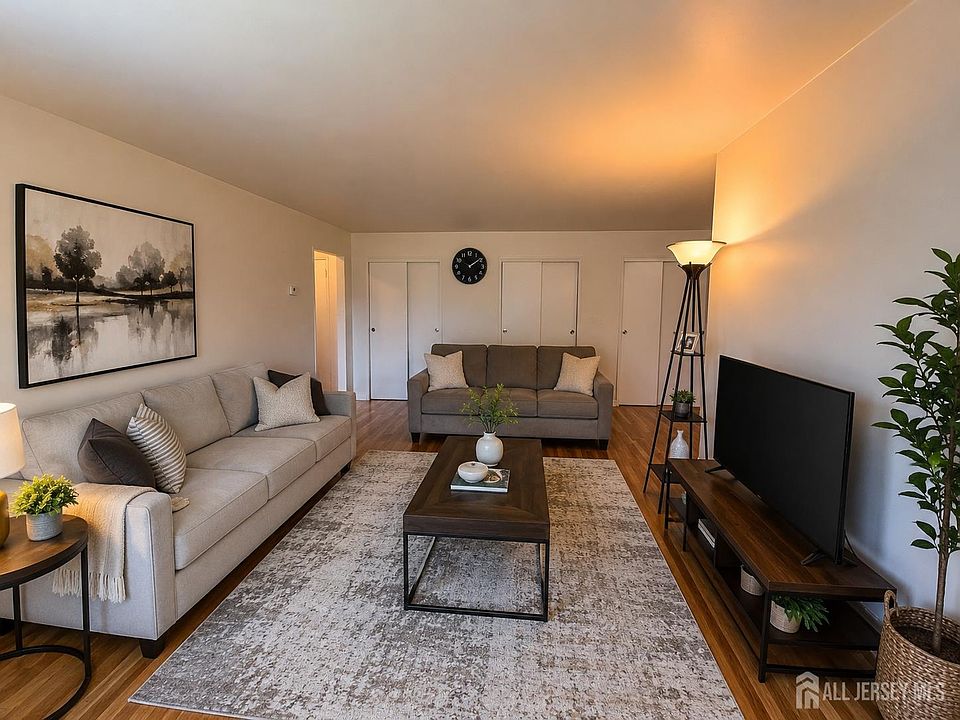 1st image of 24 Woodedge Ave APT 3