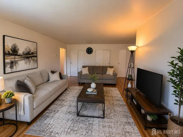 24 Woodedge Ave APT 3, Edison, NJ 08817