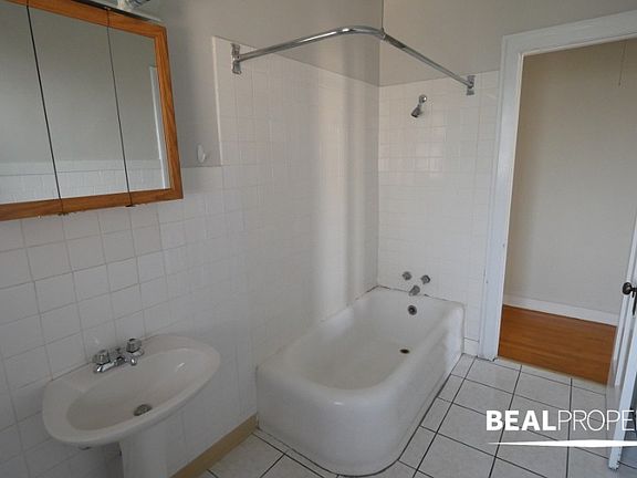 5th image of 1125 W Oakdale Ave APT 3A