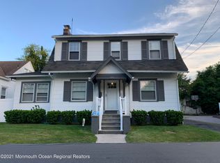 208 Lockwood Pl, Oakhurst, NJ 07755
