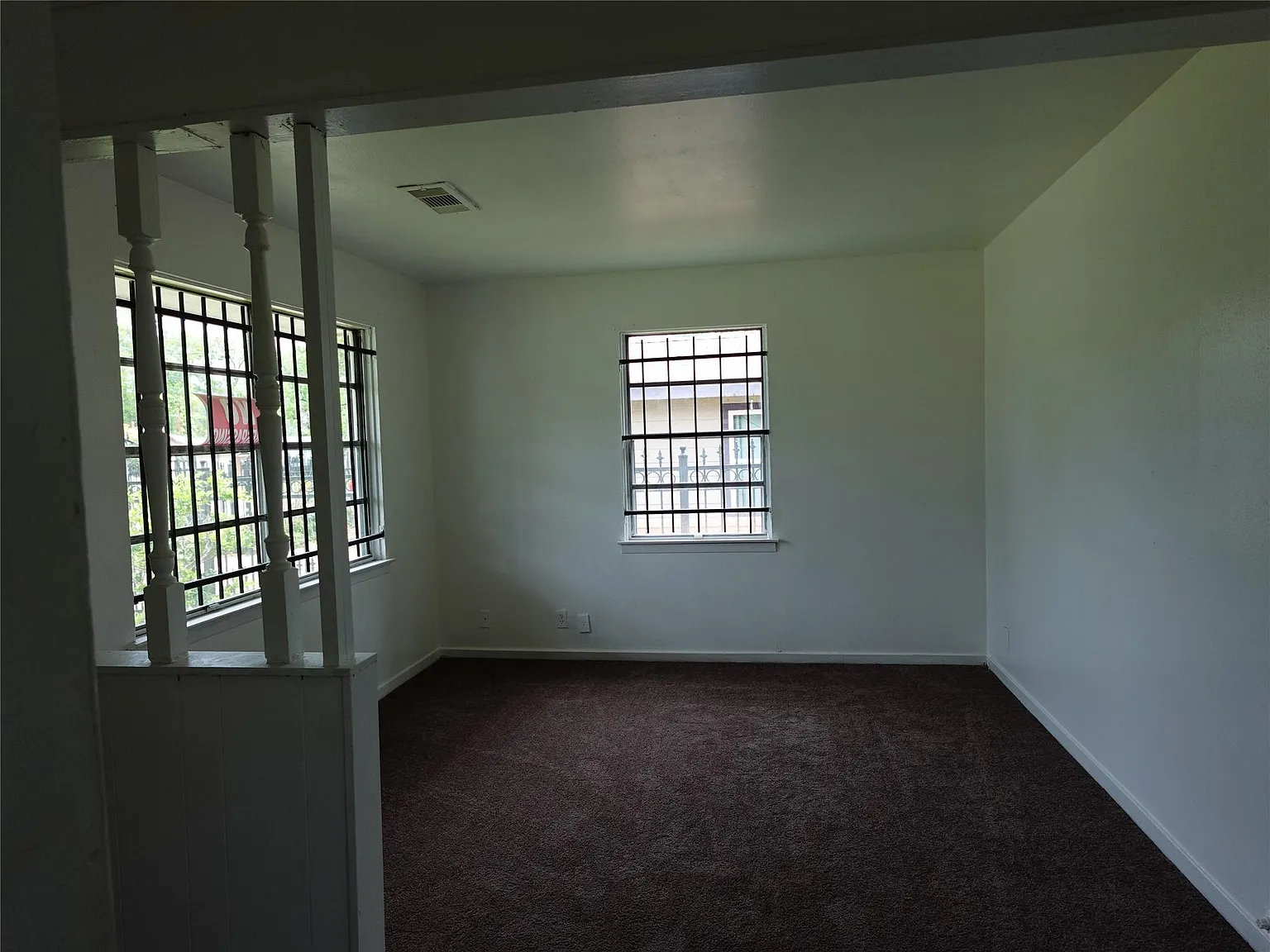 3 bed, 1.0 bath, 1327 sqft, $1,450 — Photo 2