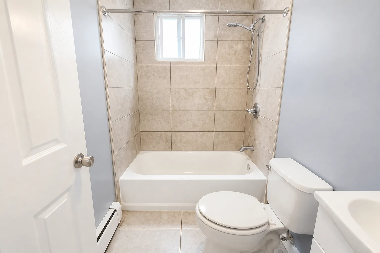 3 bed, $2,300 — Photo 2