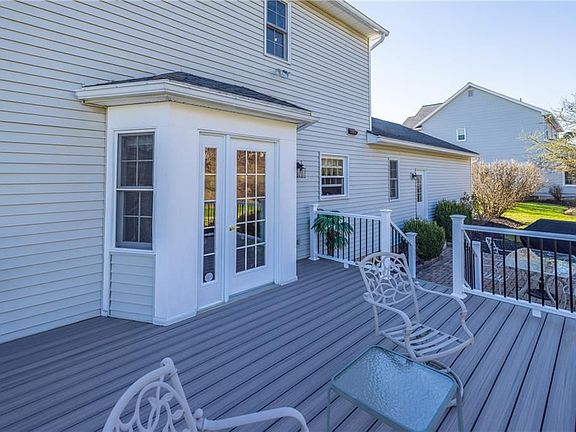 4th image of 28 Wenham Ln