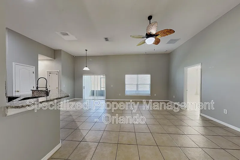 3 bed, 2.0 bath, 2061 sqft, $2,250 — Photo 4