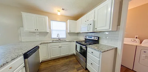 438 Butterfield Rd Photo 1