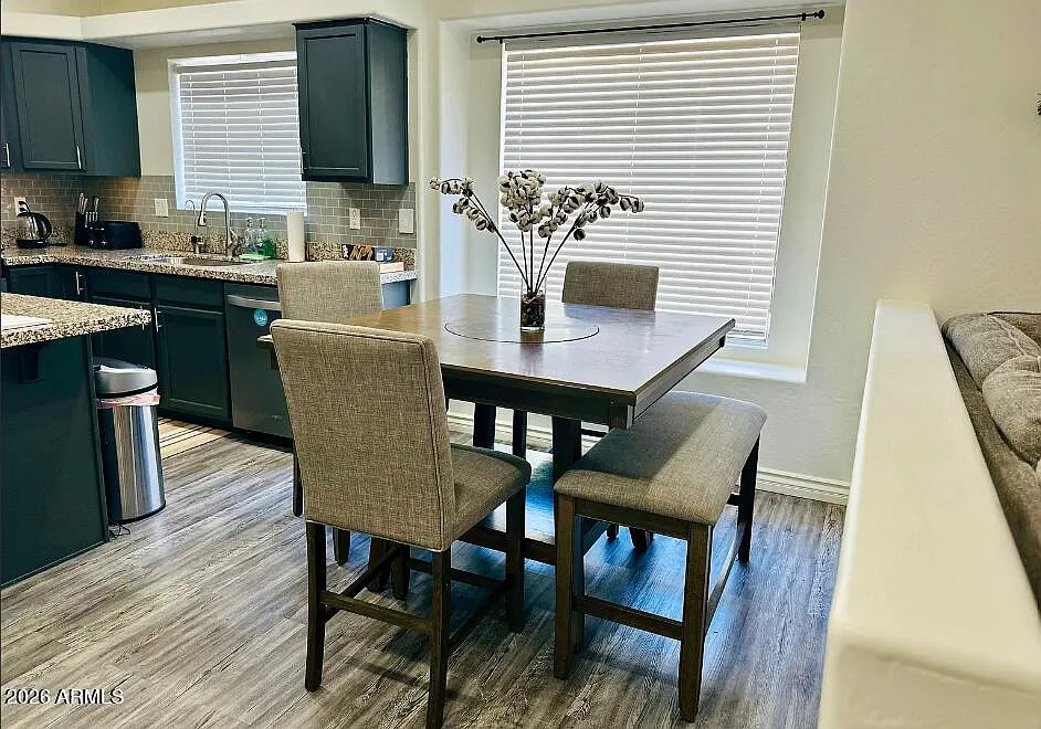 4 bed, 2.0 bath, 1720 sqft, $2,499 — Photo 4