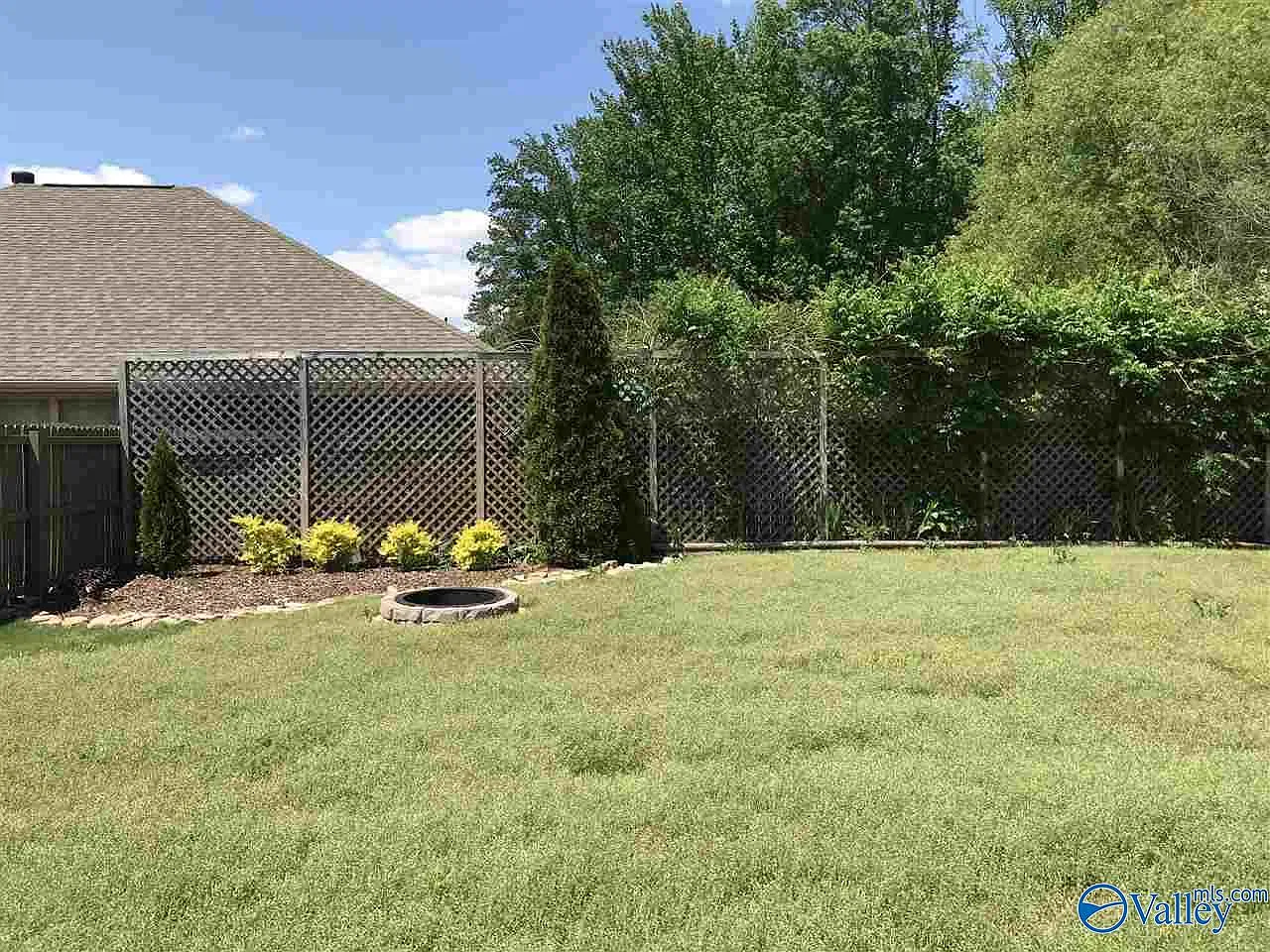 4 bed, 2.0 bath, 1938 sqft, $2,000 — Photo 2