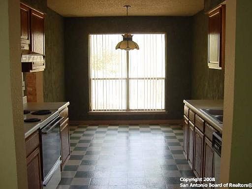 4th image of 2923 WOOD KNOLL