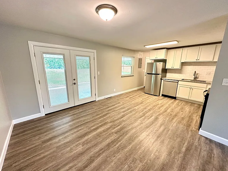 2274 Broadmoor Dr — Photo 5